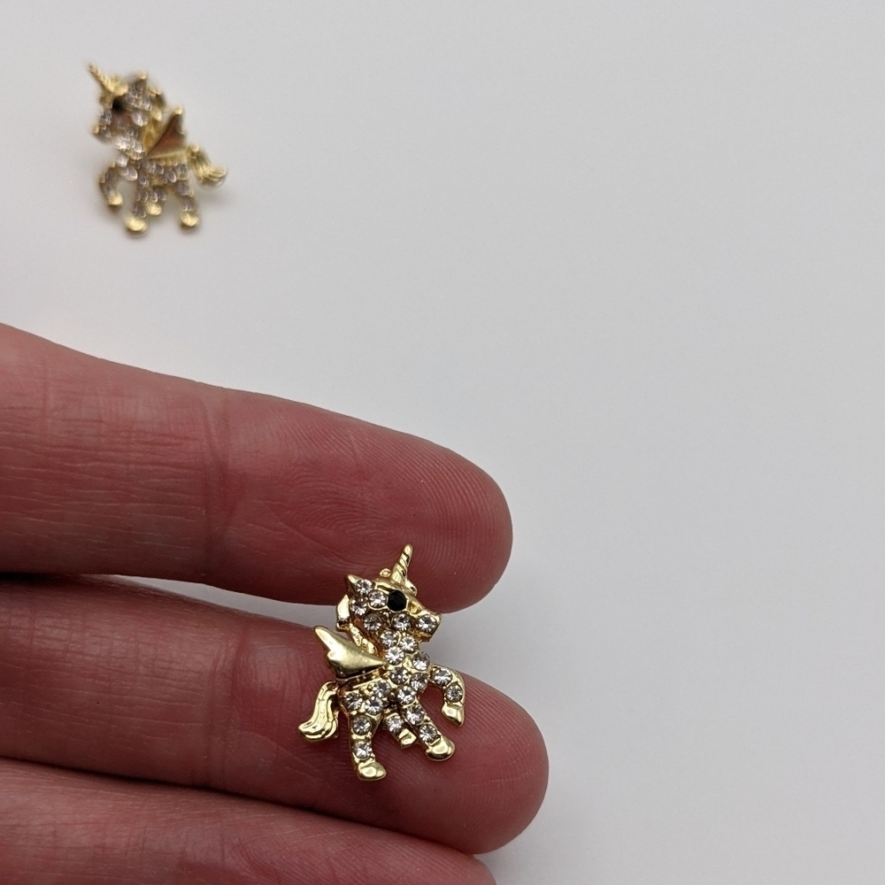 Unicorn gold cubic zirconia stud earrings - Picture 5 of 6